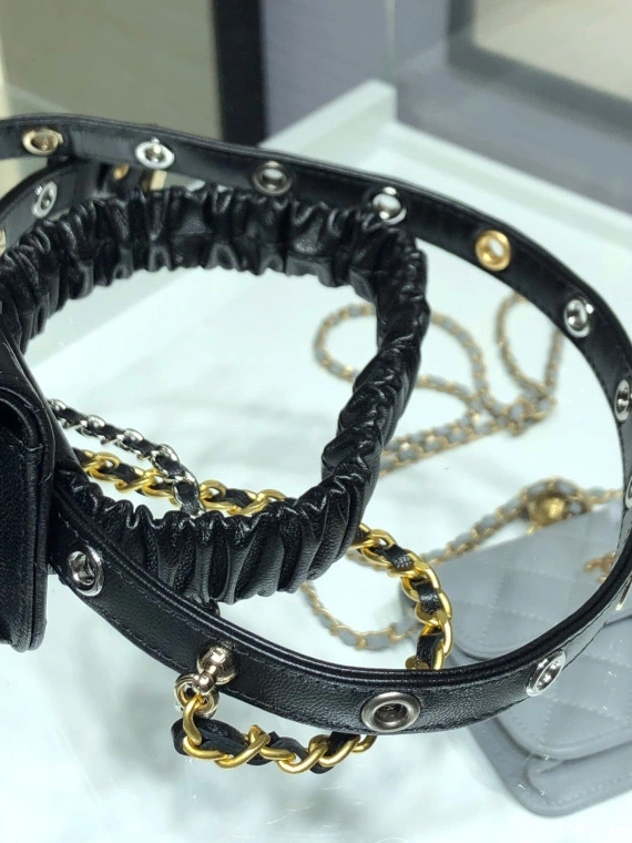 First Bag Ru CHANEL AIRPODS CASE 0731